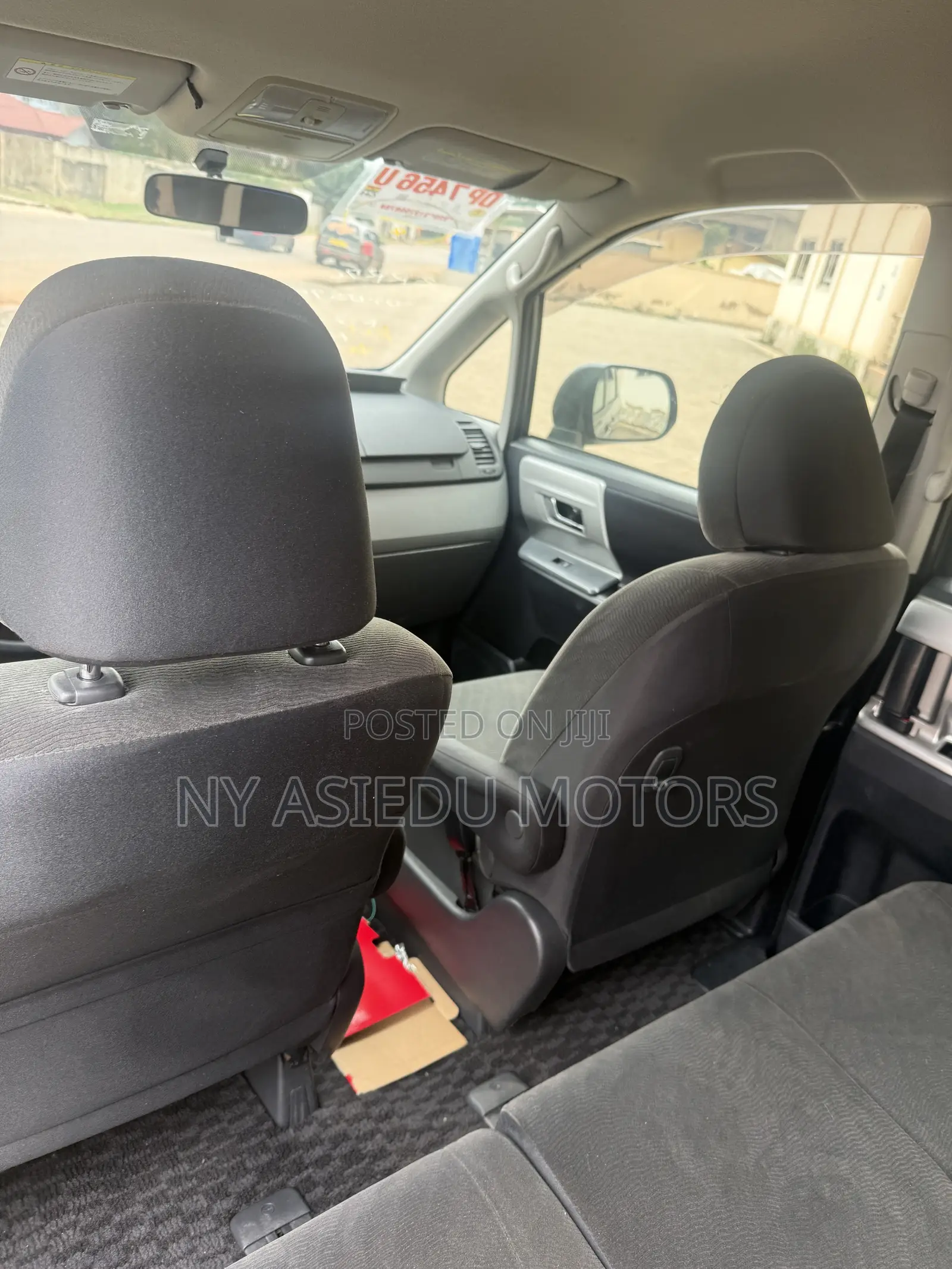 Toyota Noah 2.0 143hp FWD (8 Seater) 2010 Gray