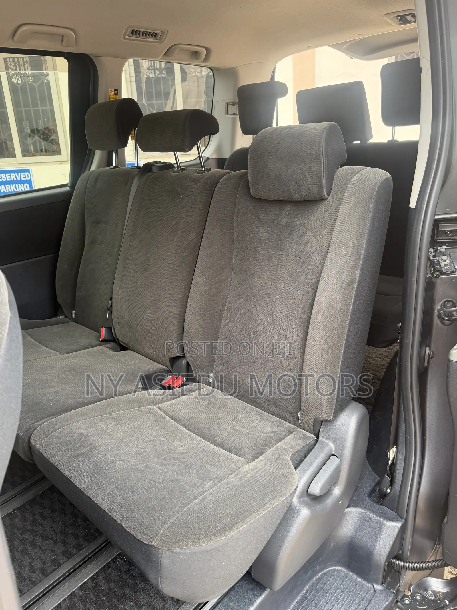 Toyota Noah 2.0 143hp FWD (8 Seater) 2010 Gray