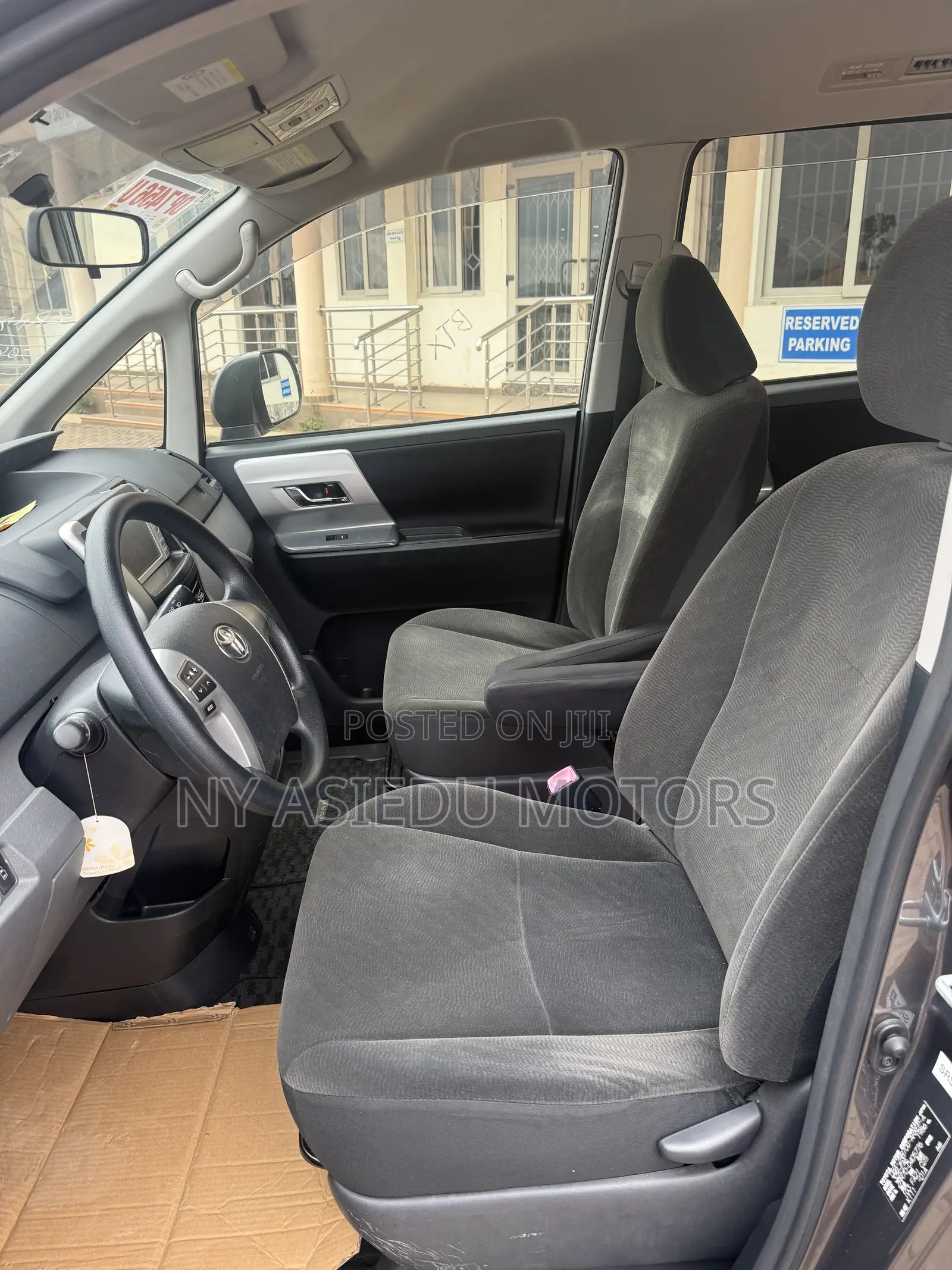 Toyota Noah 2.0 143hp FWD (8 Seater) 2010 Gray