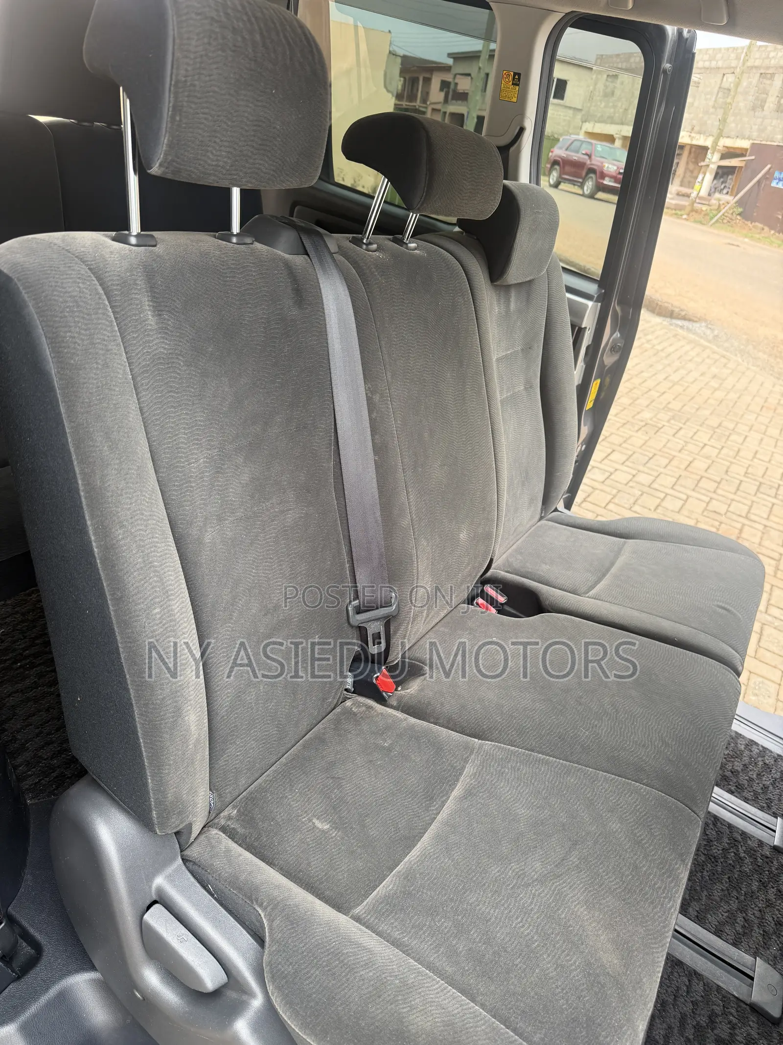 Toyota Noah 2.0 143hp FWD (8 Seater) 2010 Gray