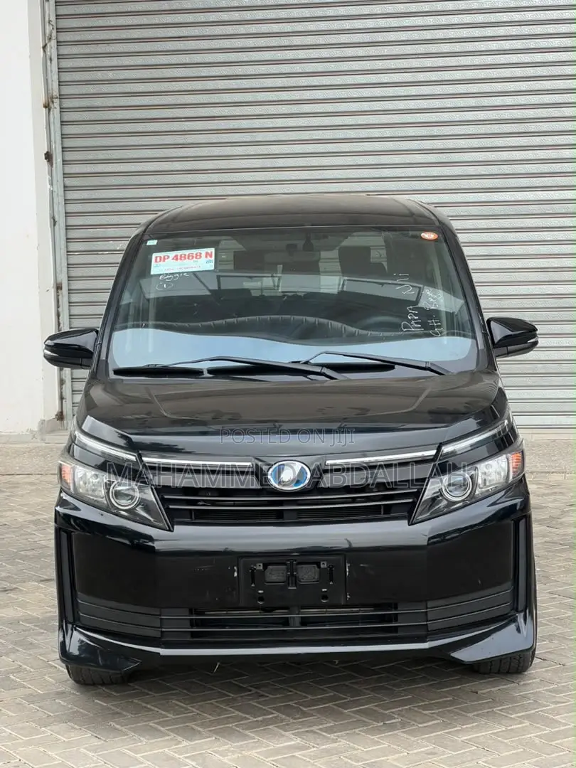 Toyota Voxy Hybrid V 2WD 7-Seater 2016 Black