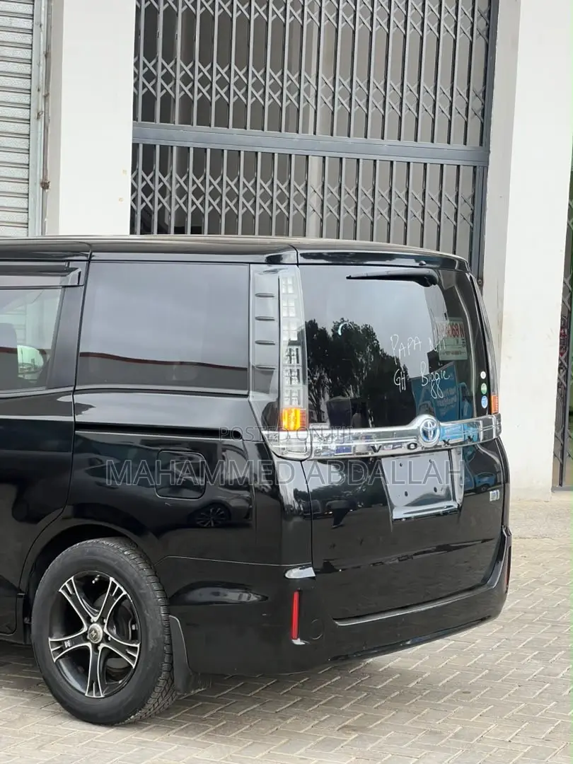 Toyota Voxy Hybrid V 2WD 7-Seater 2016 Black