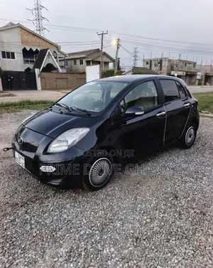 Toyota Vitz 2010 Black