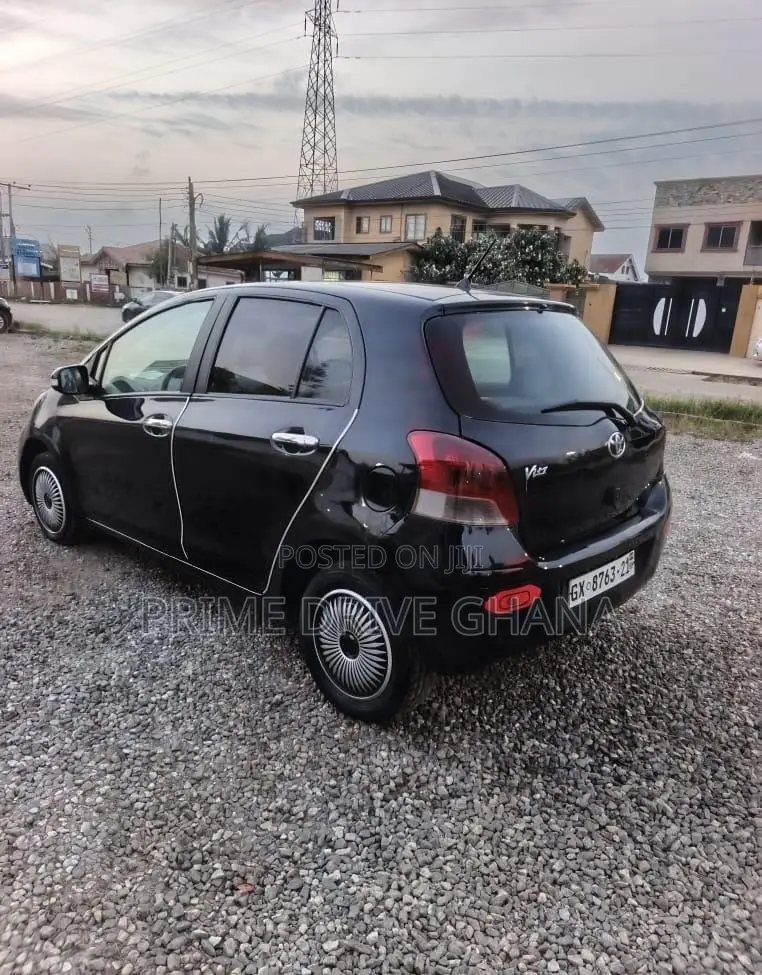 Toyota Vitz 2010 Black