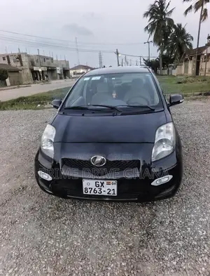 Toyota Vitz 2010 Black