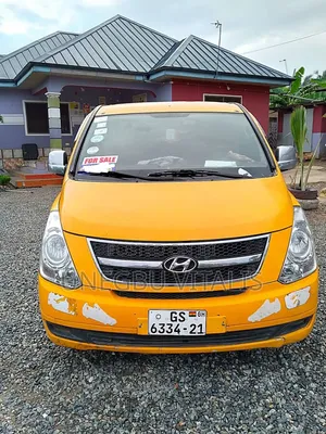 Hyundai Starex 2012 Yellow