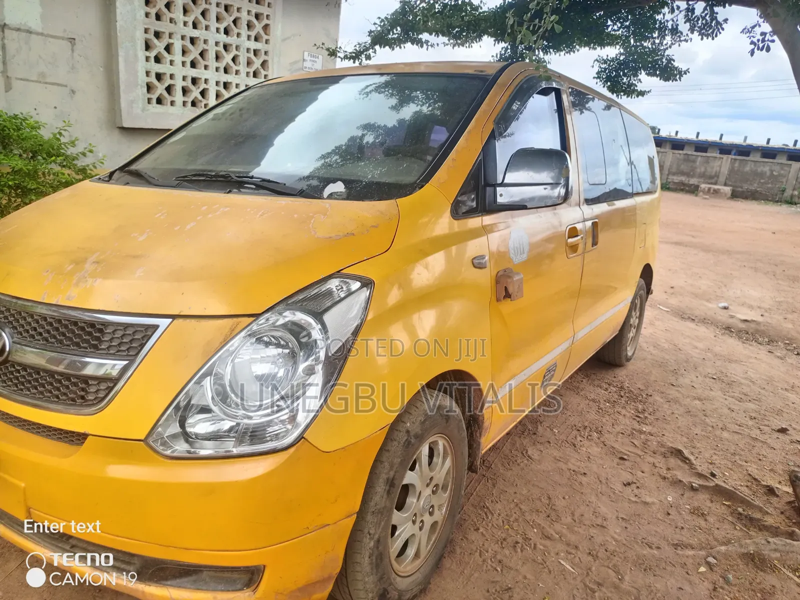 Hyundai Starex 2012 Yellow