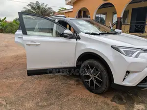 Toyota RAV4 2018 White