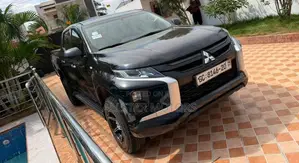 Mitsubishi L200 Club Cab 2.4 181hp 4WD 2019 Black