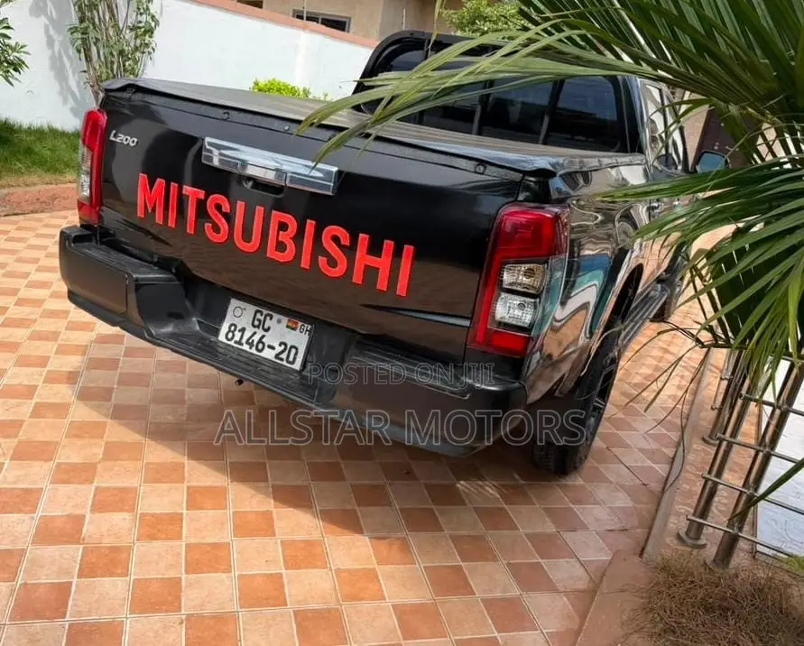 Mitsubishi L200 Club Cab 2.4 181hp 4WD 2019 Black