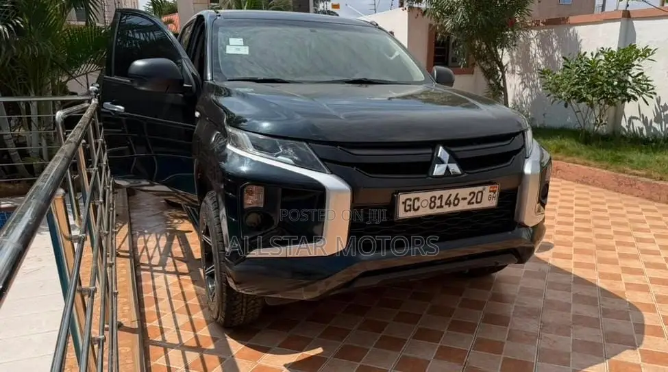 Mitsubishi L200 Club Cab 2.4 181hp 4WD 2019 Black