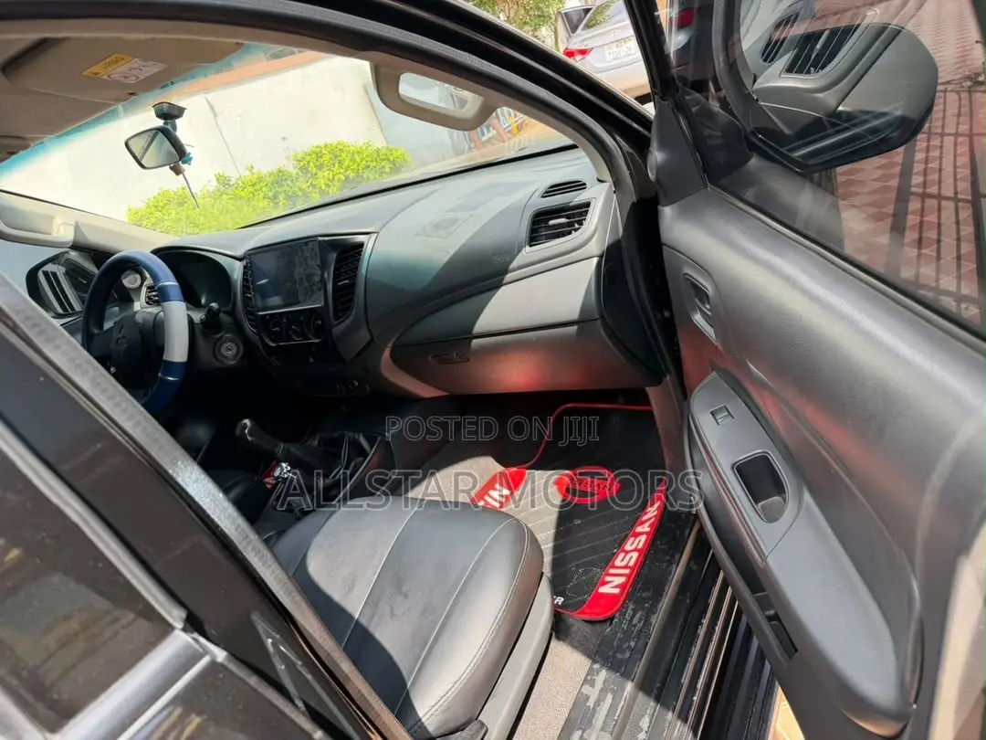 Mitsubishi L200 Club Cab 2.4 181hp 4WD 2019 Black
