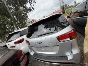 Kia Carnival 2016 Silver