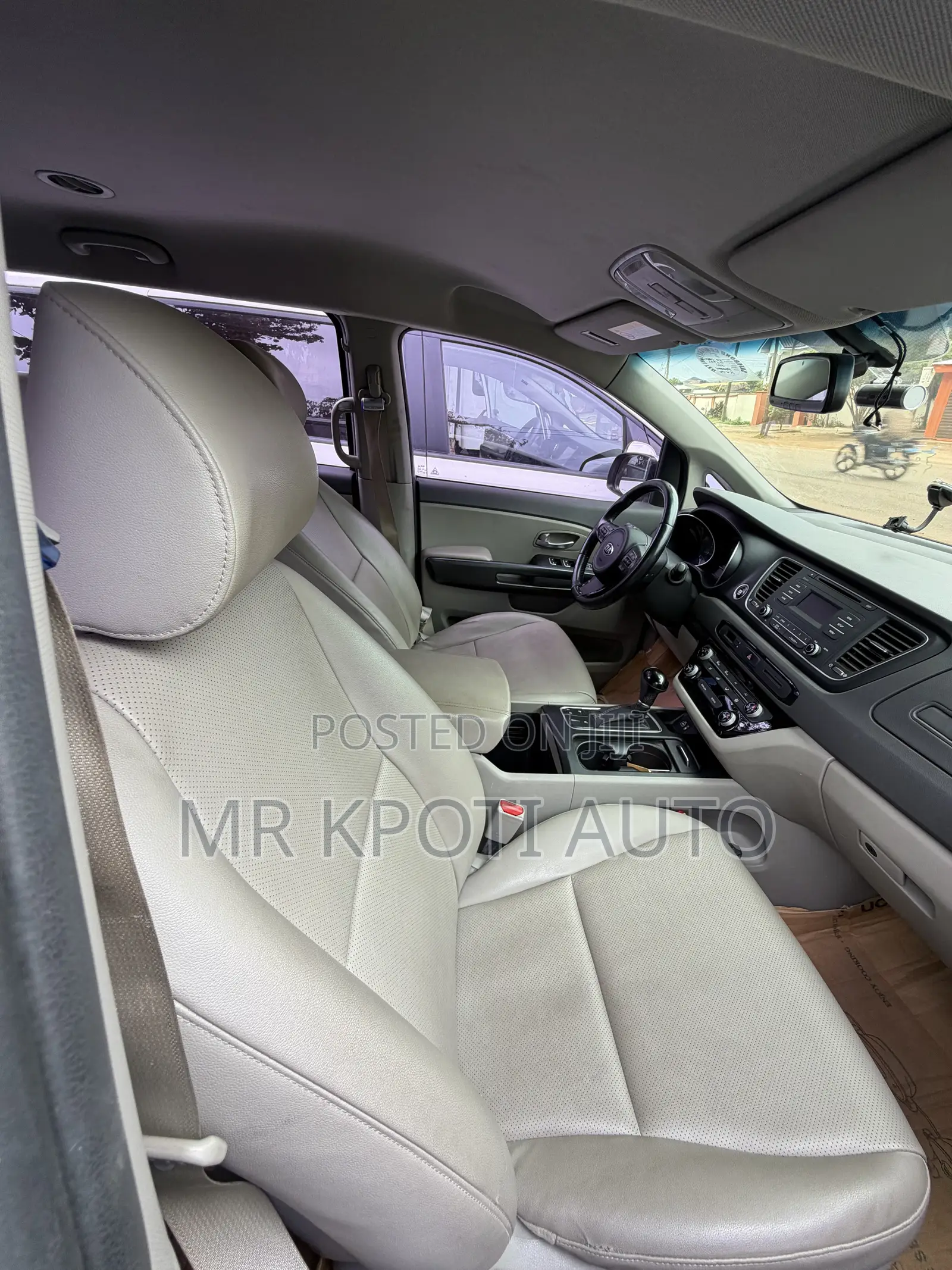 Kia Carnival 2016 Silver