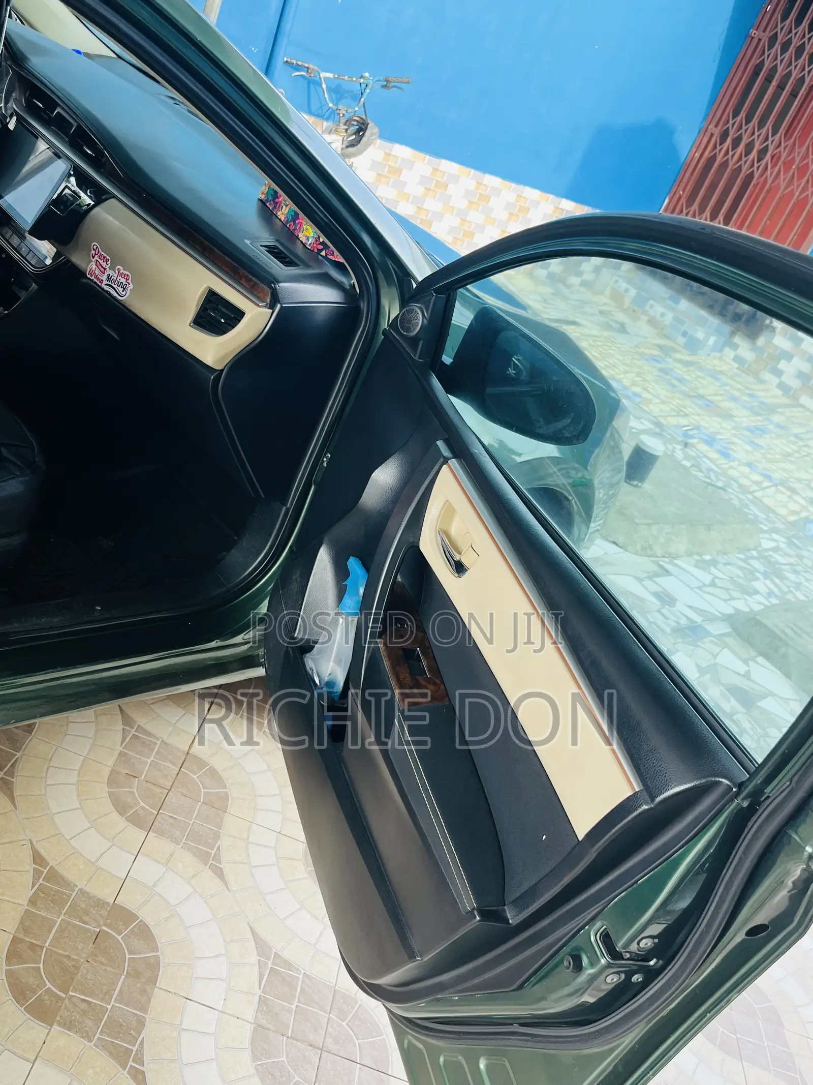 Toyota Corolla LE Plus 4dr Sedan (1.8L 4cyl CVT) 2014 Green