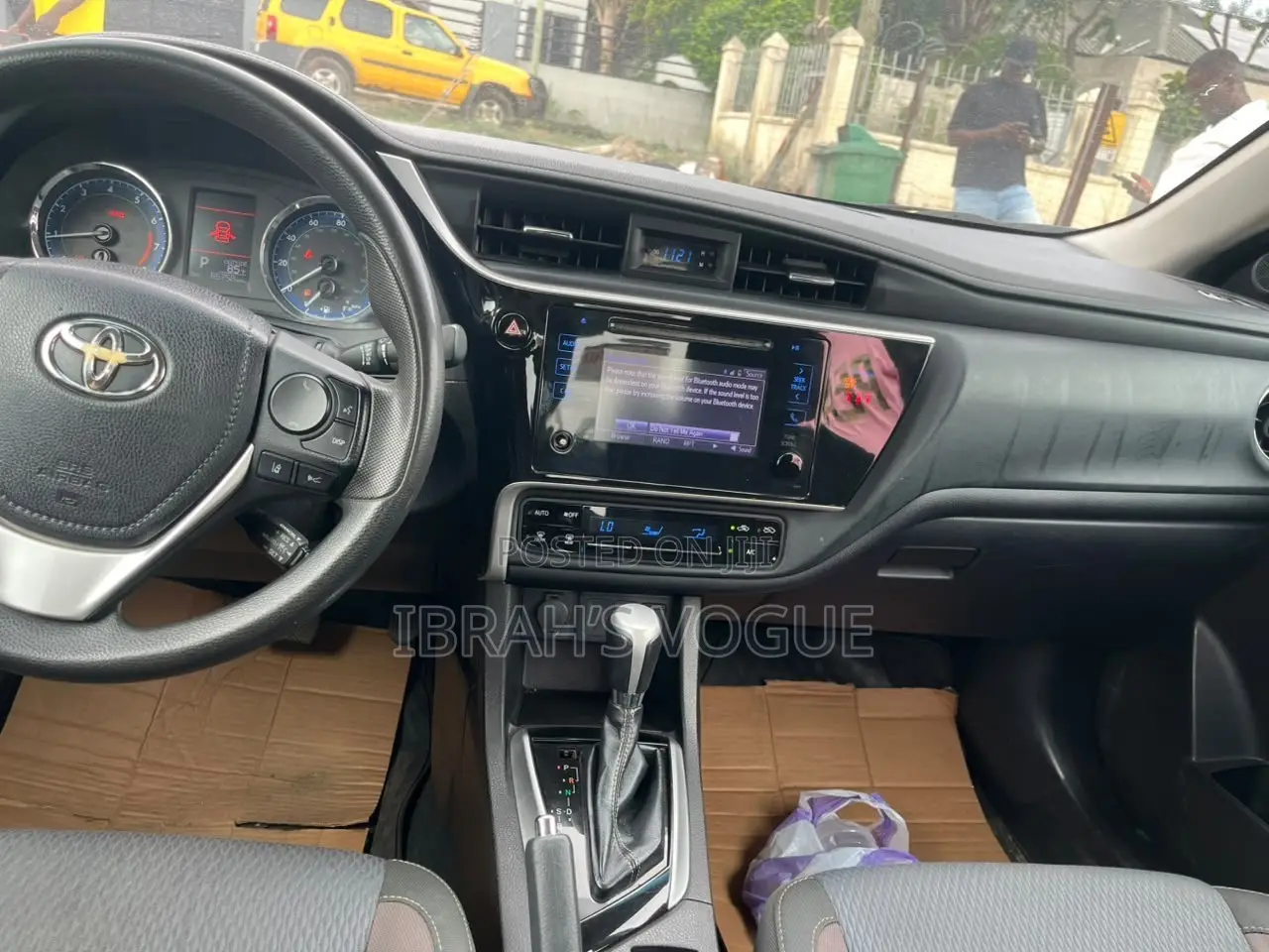 Toyota Corolla LE (1.8L 4cyl 2A) 2018 Black
