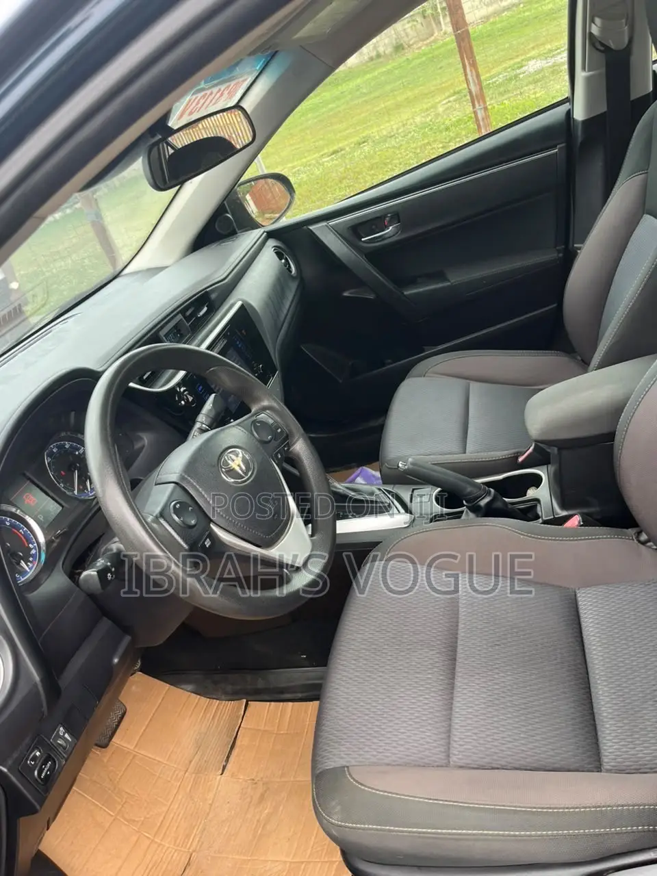 Toyota Corolla LE (1.8L 4cyl 2A) 2018 Black