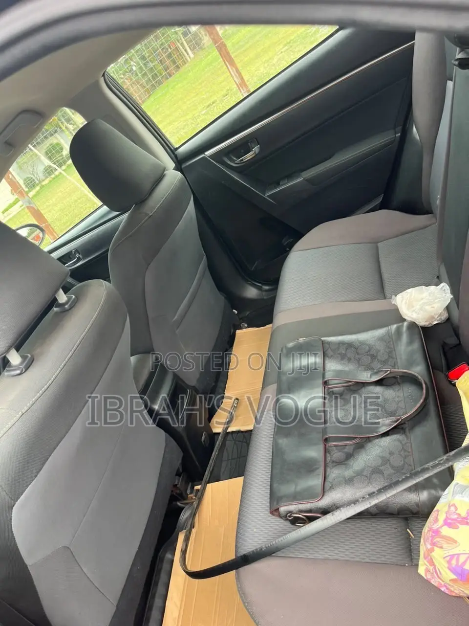 Toyota Corolla LE (1.8L 4cyl 2A) 2018 Black