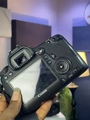 Canon 6D Body Battery , and Charger