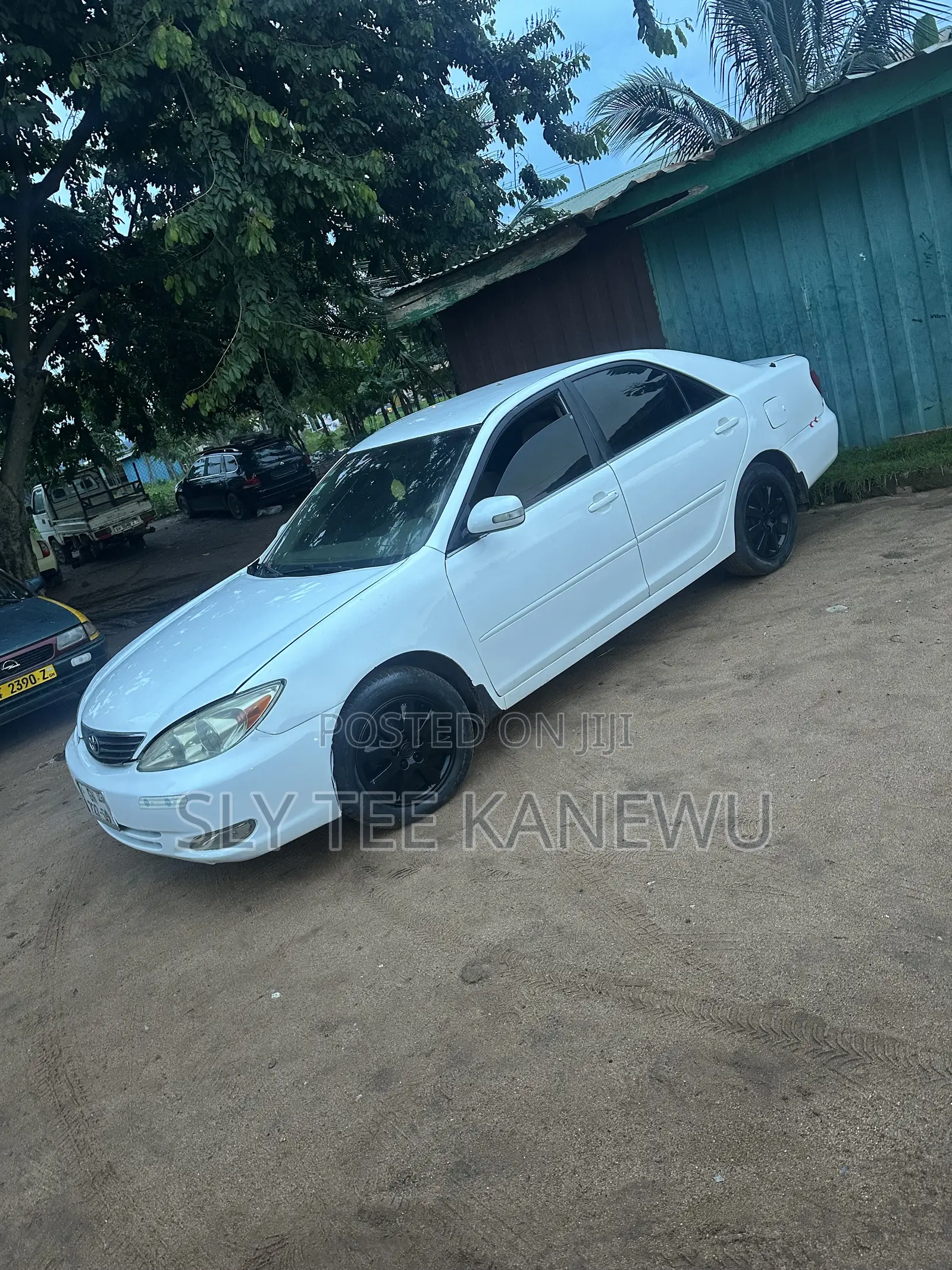Toyota Camry LE 4dr Sedan (2.4L 4cyl 5M) 2002 White