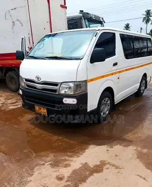 Toyota HiAce 2010 White