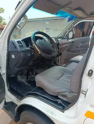 Toyota HiAce 2010 White