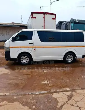 Toyota HiAce 2010 White