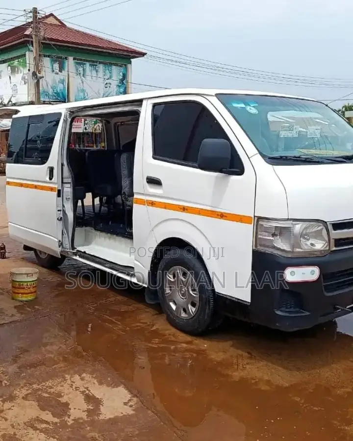 Toyota HiAce 2010 White