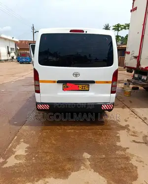 Toyota HiAce 2010 White