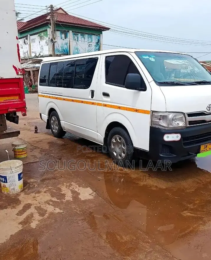 Toyota HiAce 2010 White