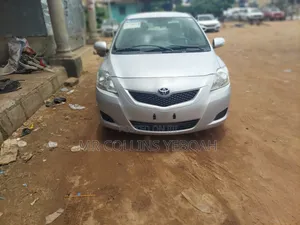 Toyota Belta 2010 Silver
