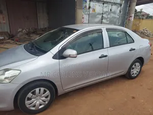 Toyota Belta 2010 Silver