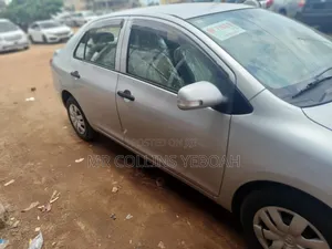 Toyota Belta 2010 Silver