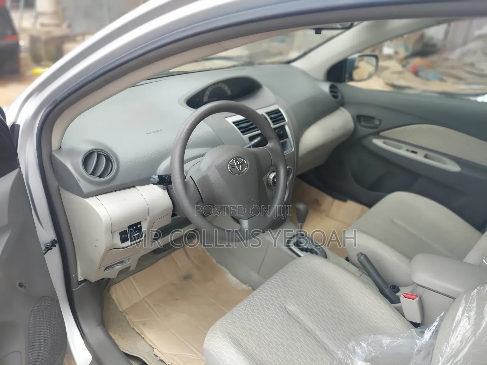 Toyota Belta 2010 Silver