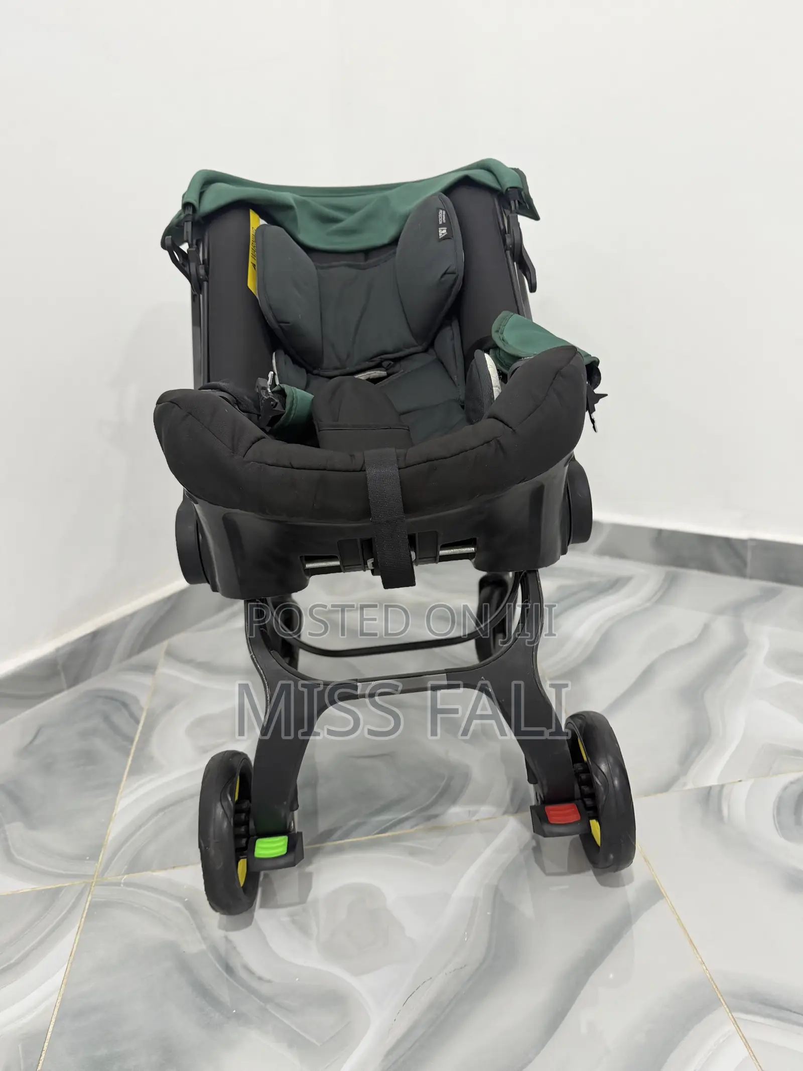 2-in-1 Baby Car Seat & Stroller. Excellent Condition