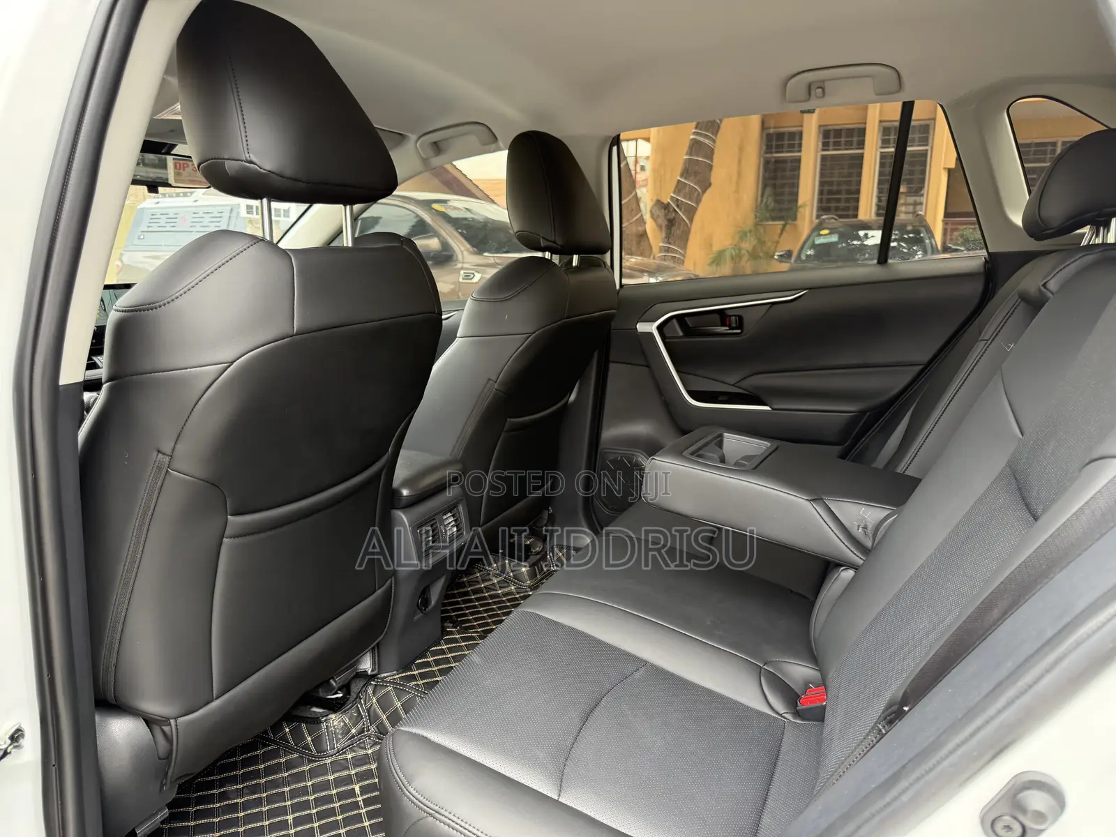 Toyota RAV4 XLE 2025 White