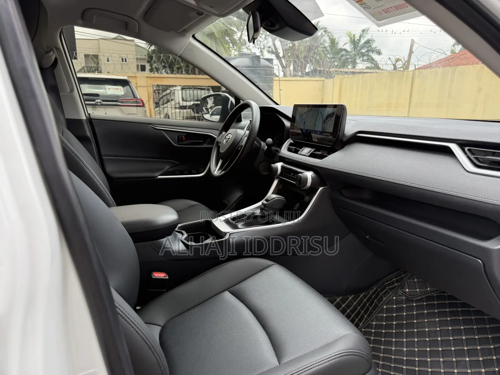 Toyota RAV4 XLE 2025 White