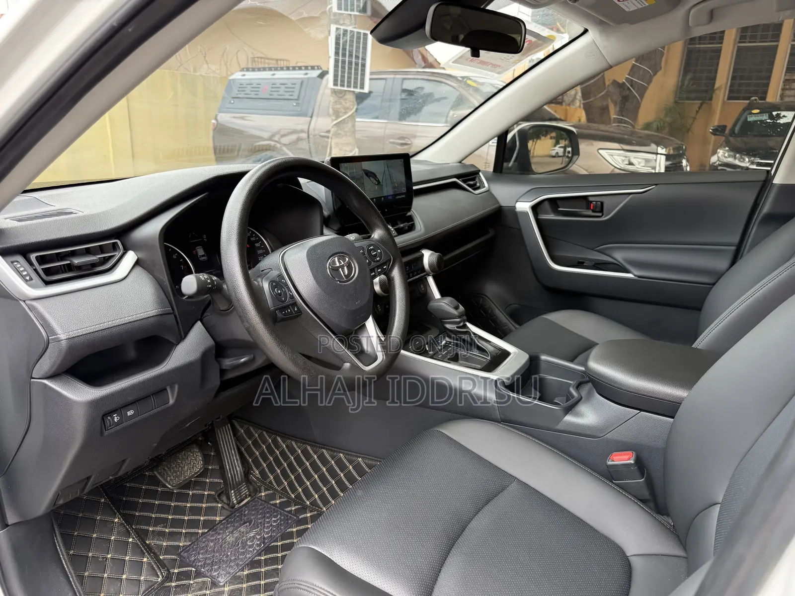 Toyota RAV4 XLE 2025 White