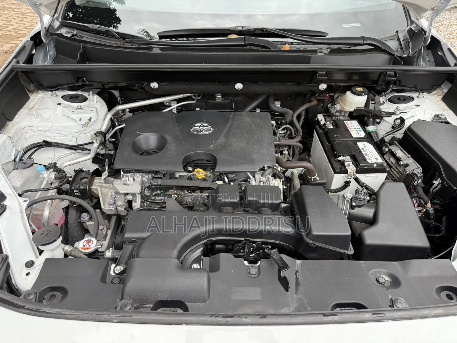 Toyota RAV4 XLE 2025 White