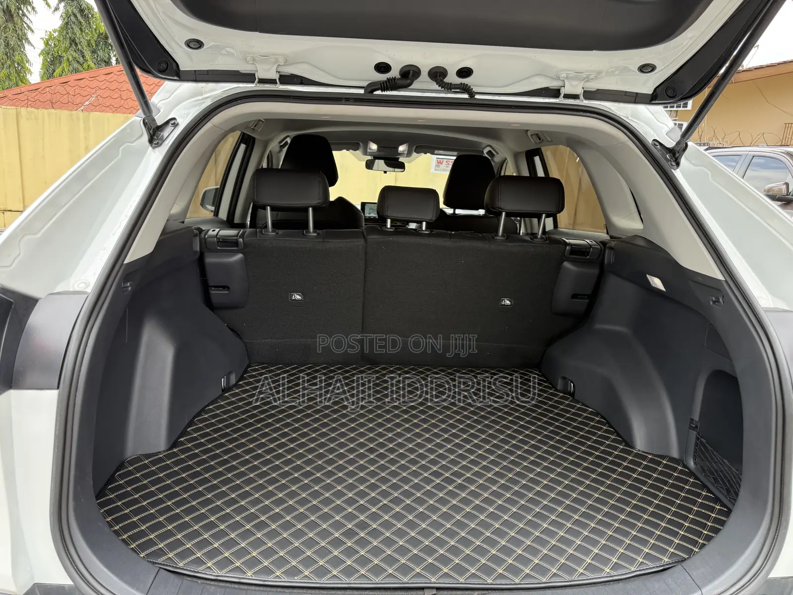 Toyota RAV4 XLE 2025 White