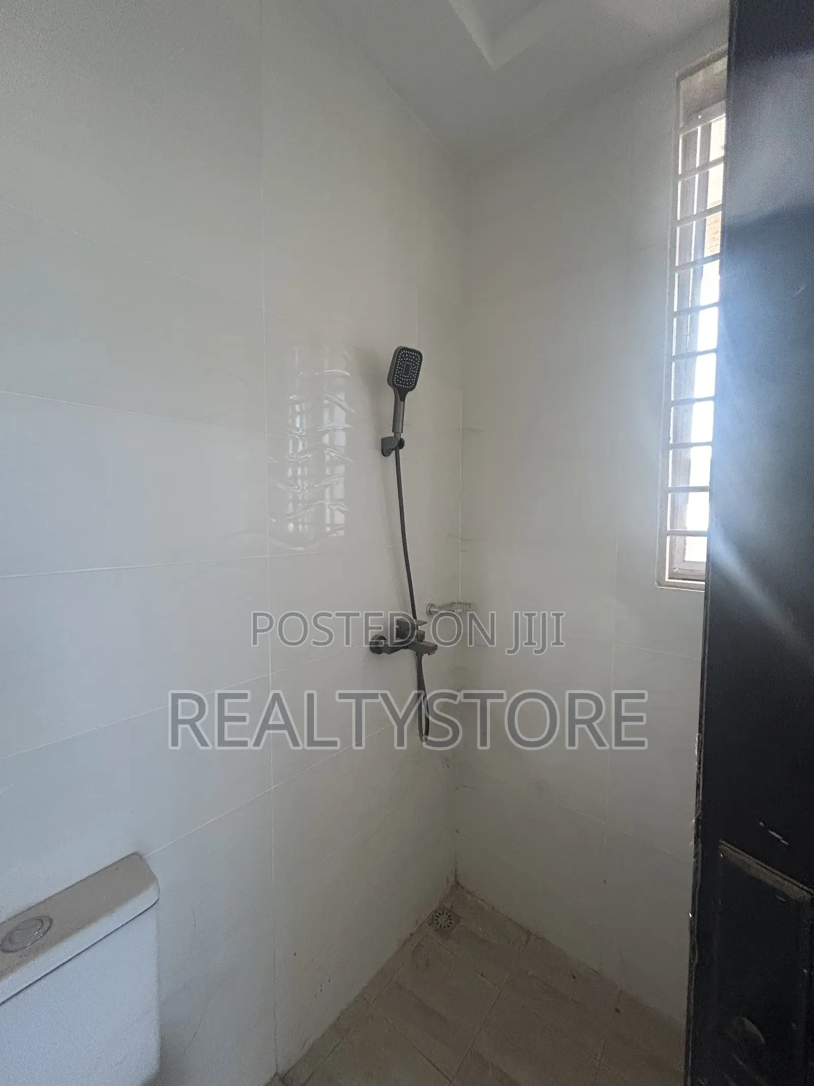 4bdrm House in Kwabenya, Accra Metropolitan for sale