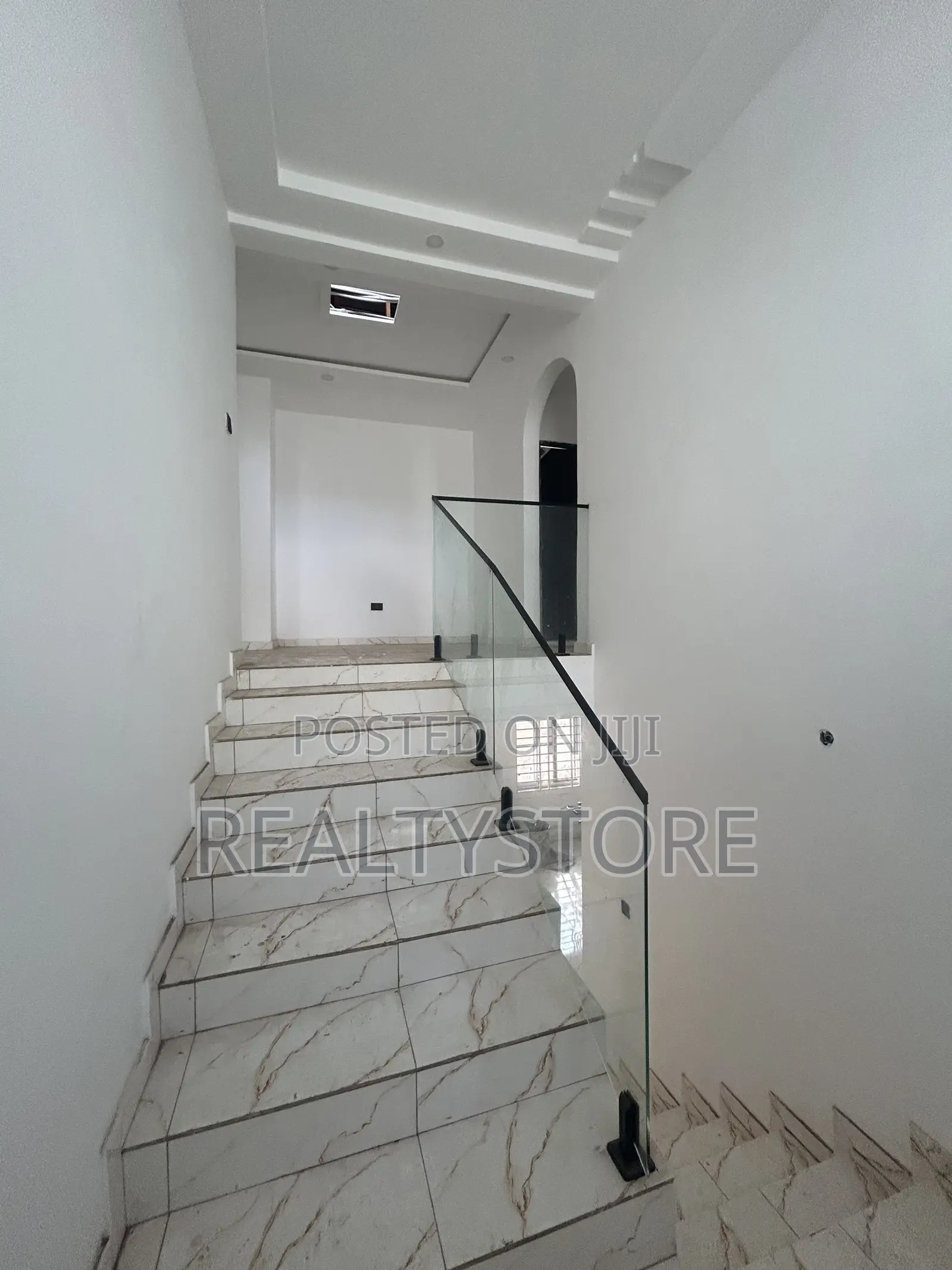 4bdrm House in Kwabenya, Accra Metropolitan for sale