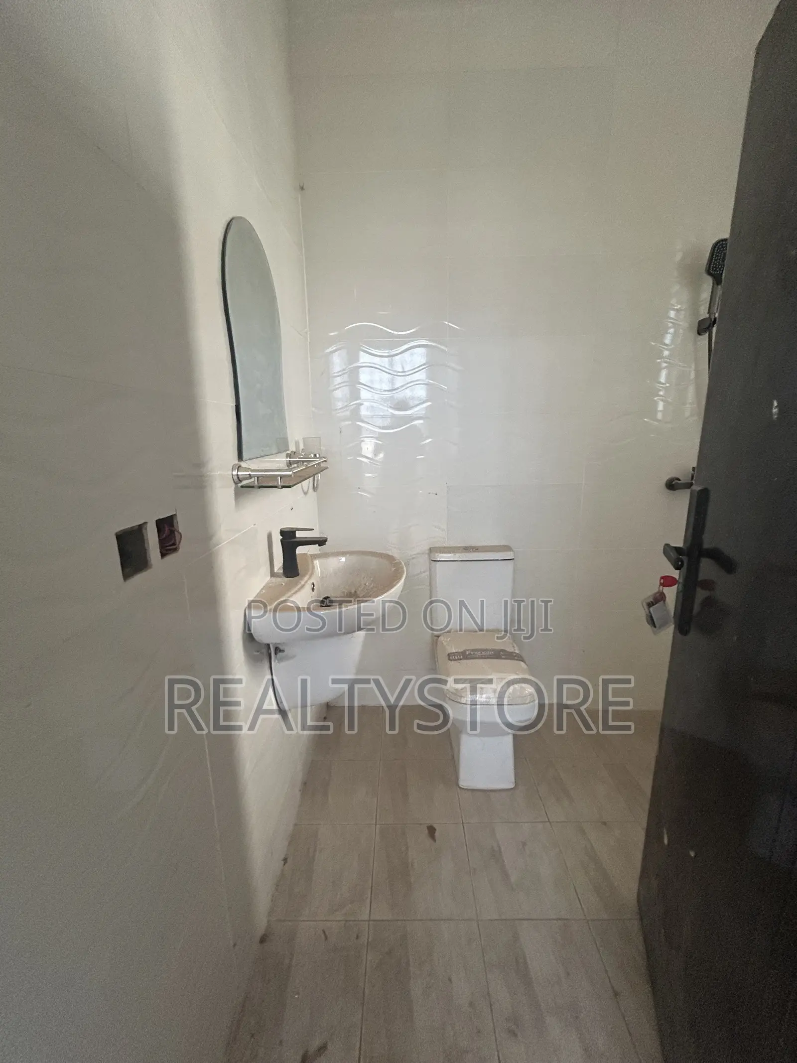 4bdrm House in Kwabenya, Accra Metropolitan for sale