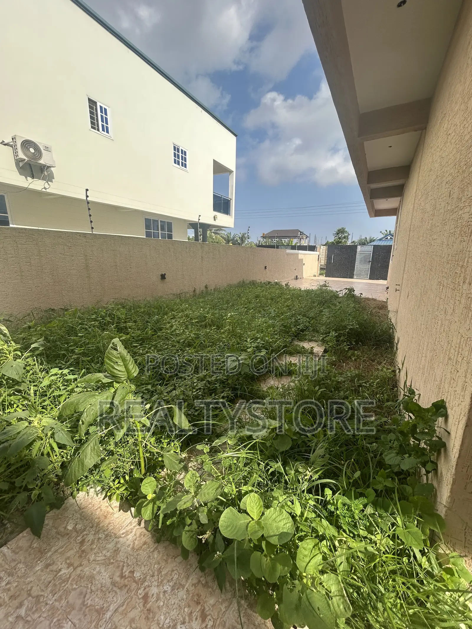 4bdrm House in Kwabenya, Accra Metropolitan for sale