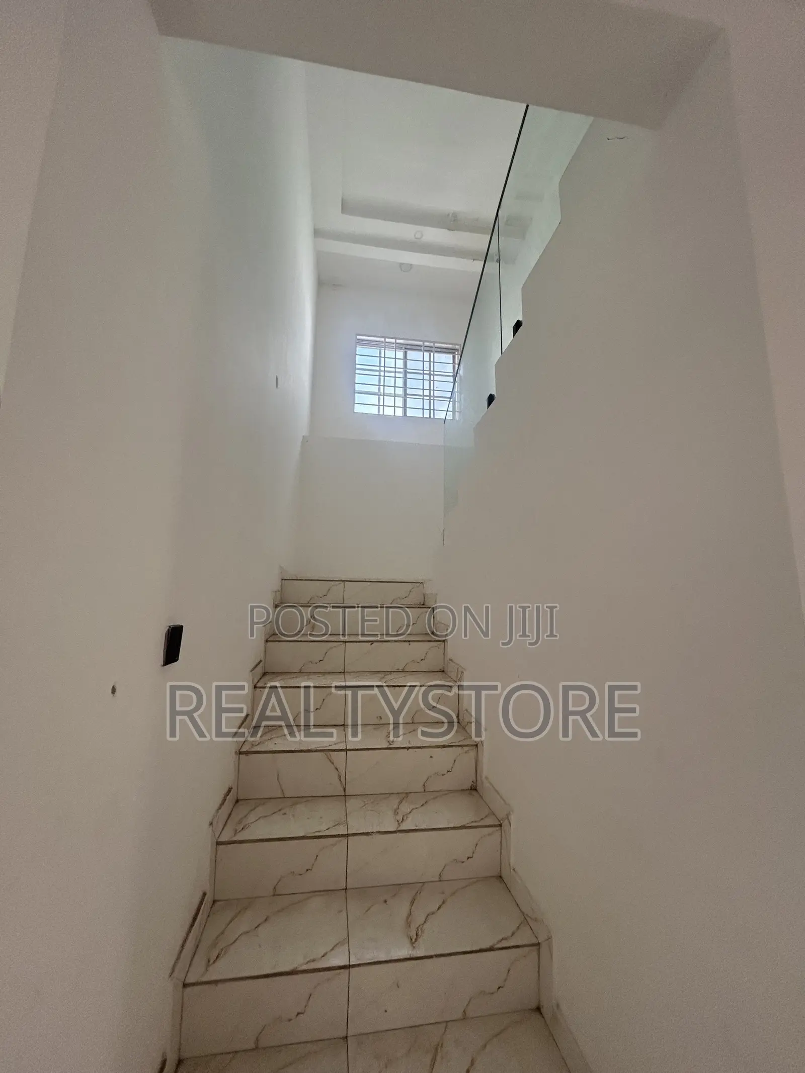 4bdrm House in Kwabenya, Accra Metropolitan for sale