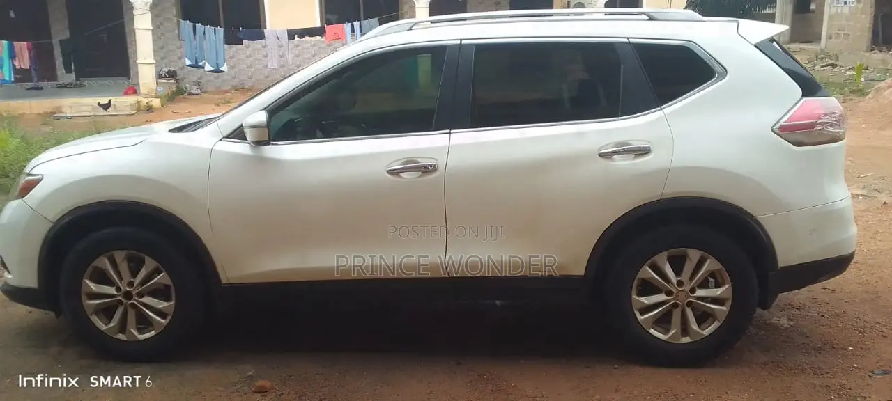 Nissan Rogue SV AWD 2016 White