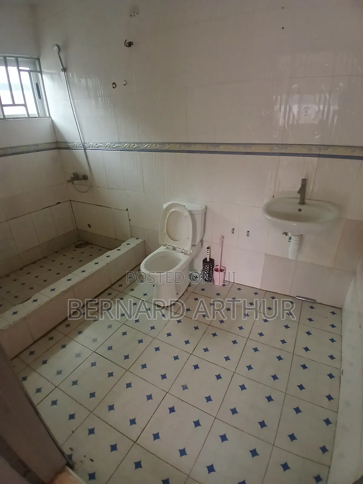 5bdrm House in Bernard Agency, Pokuase for rent