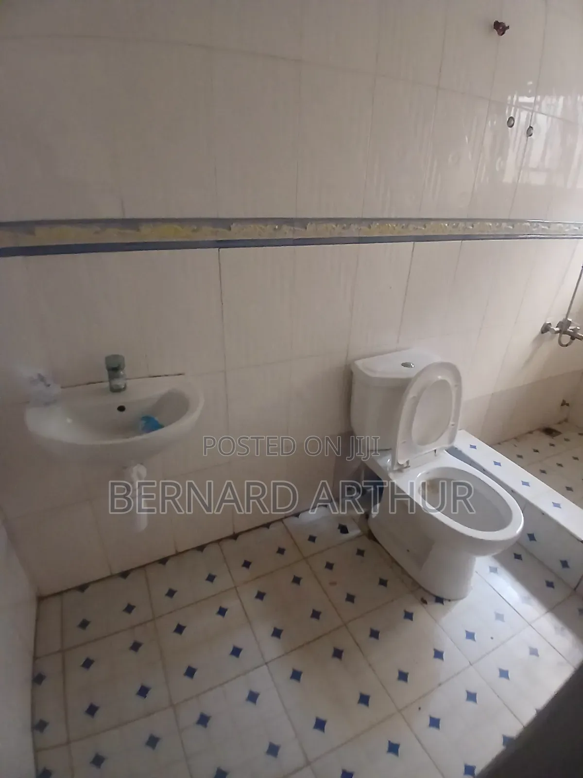 5bdrm House in Bernard Agency, Pokuase for rent