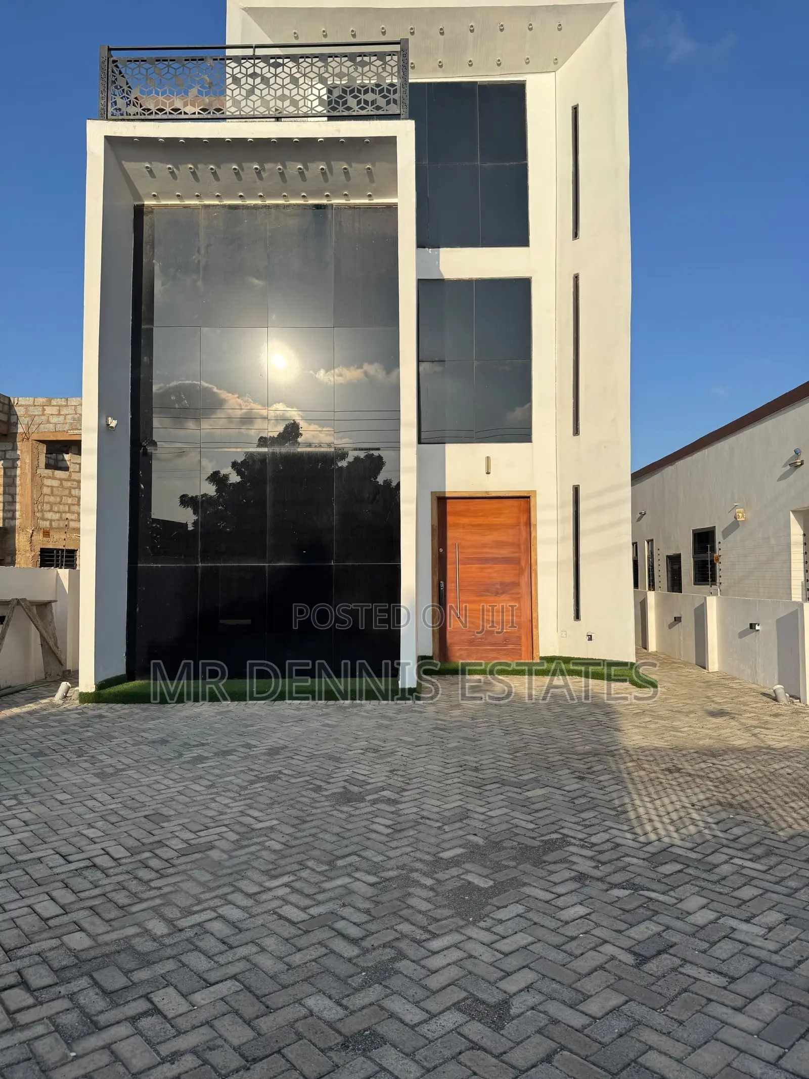 5bdrm House in East Legon Hills for sale