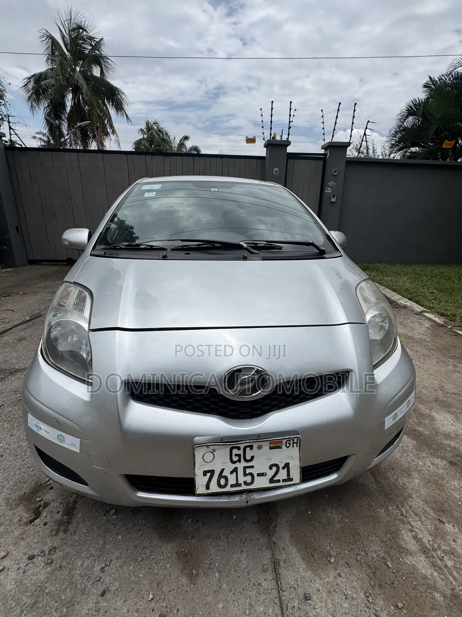 Toyota Vitz 1.3 AWD 3dr 2010 Silver